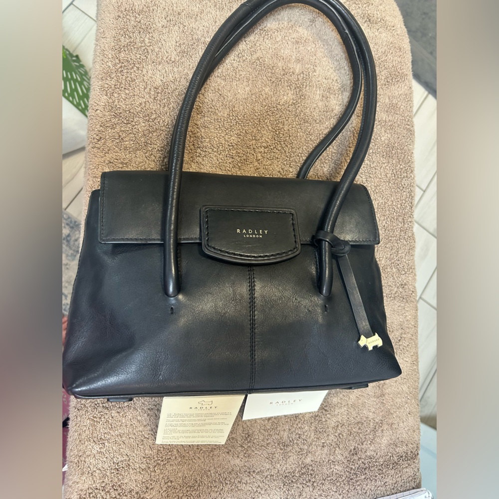 RADLEY LONDON Burnham Beeches medium flap over shoulder bag. EUC BLACK